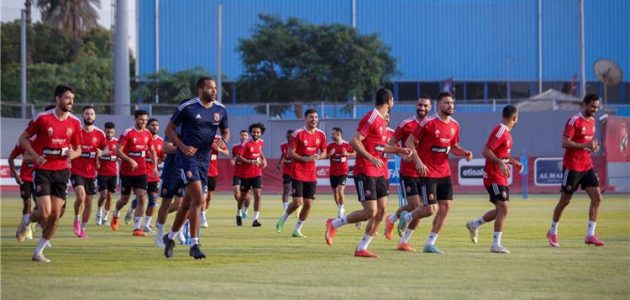 مران-الأهلي-|-كولر-وعبد-الحفيظ-يجتمعان-مع-اللاعبين.-وتقسيمة-استعدادًا-لـ-حرس-الحدود